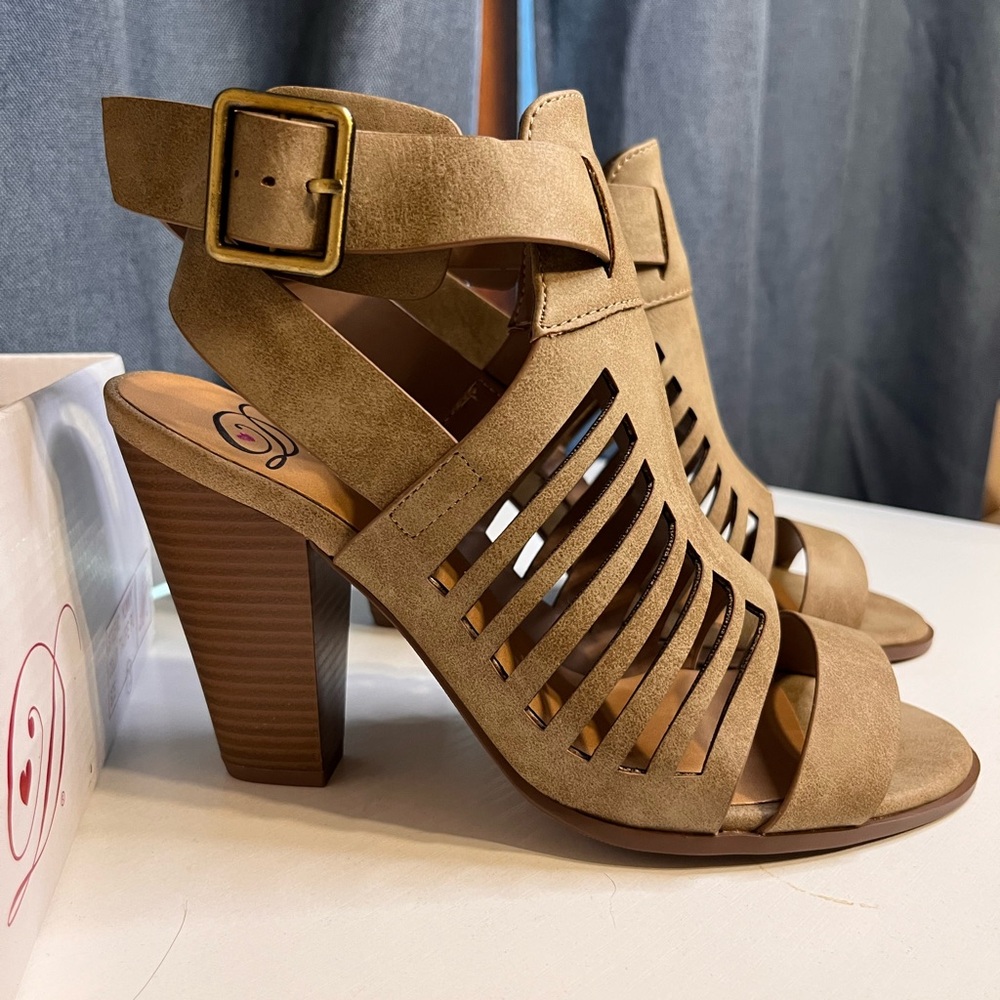 Chunky High-Heeled Sandal Size 7.5 NWOT